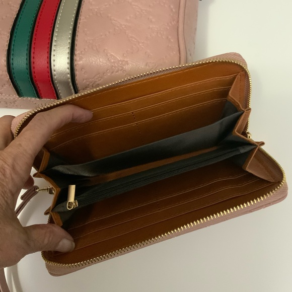 Crossbody and Matching Wallet - Picture 5 of 11